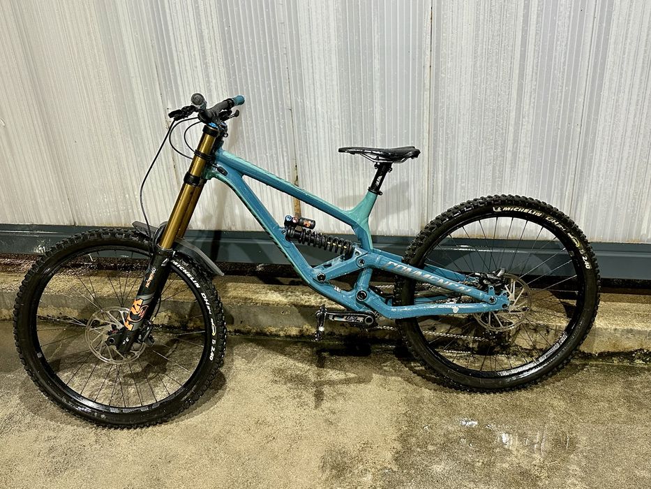 Bike Downhill Commencal Furious