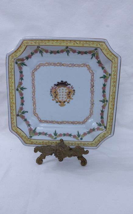Prato com Brazao , de porcelana Chinesa
