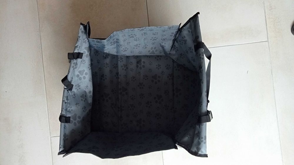 Transporter/mata dla zwierząt rozkładany 122cm x 124cm