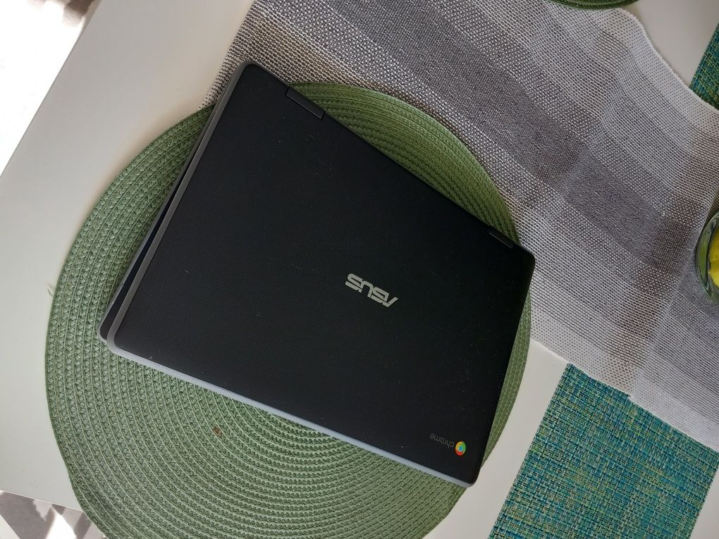 Chromebook Asus , nieużywany.