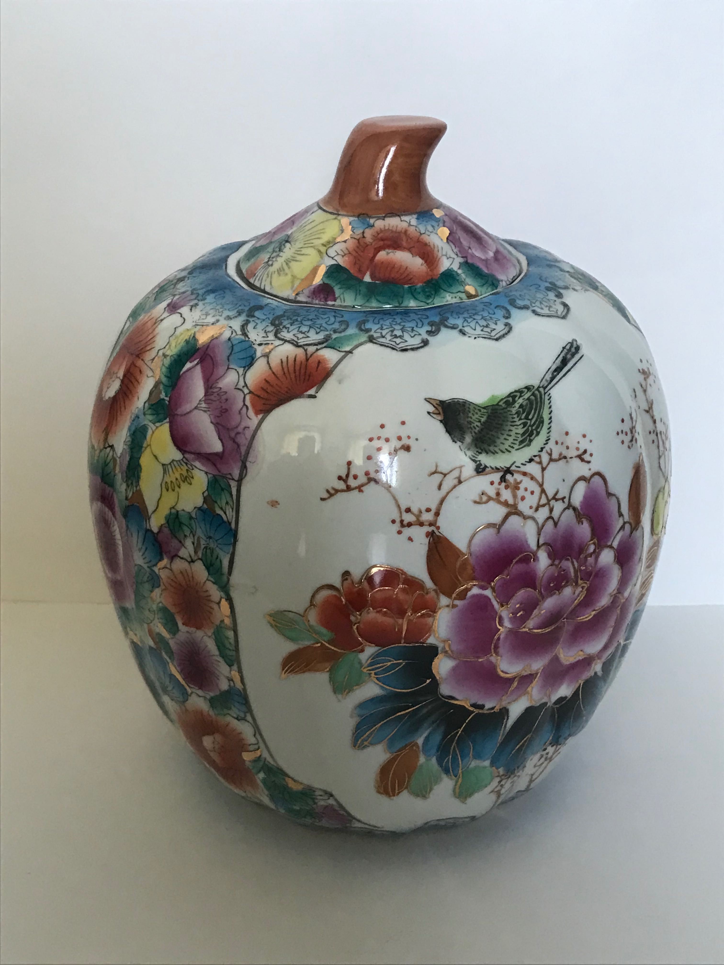 Винтажная китайская фарфоровая ваза с крышкой
