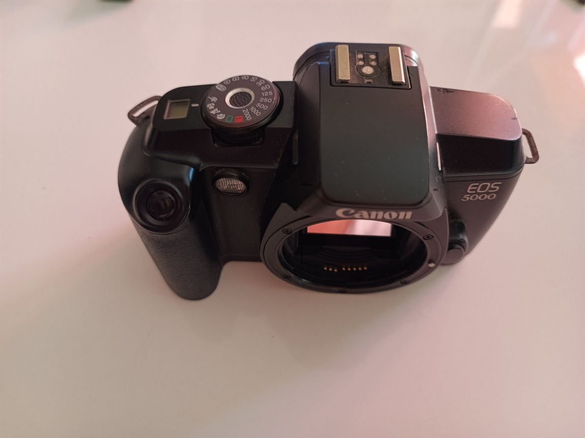 Máquina fotográfica Canon EOS 5000