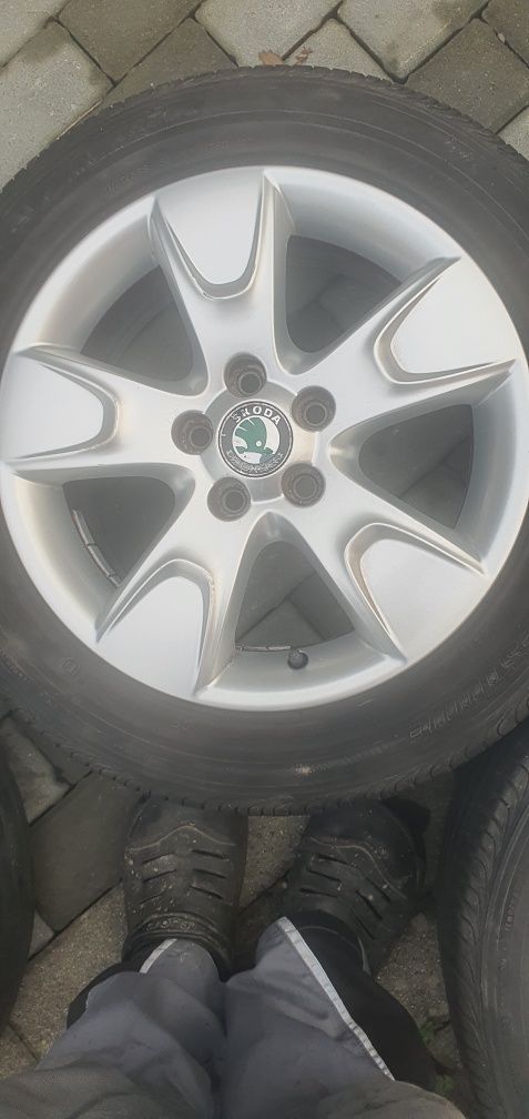 Oferuje orginalne felgi 15" skoda