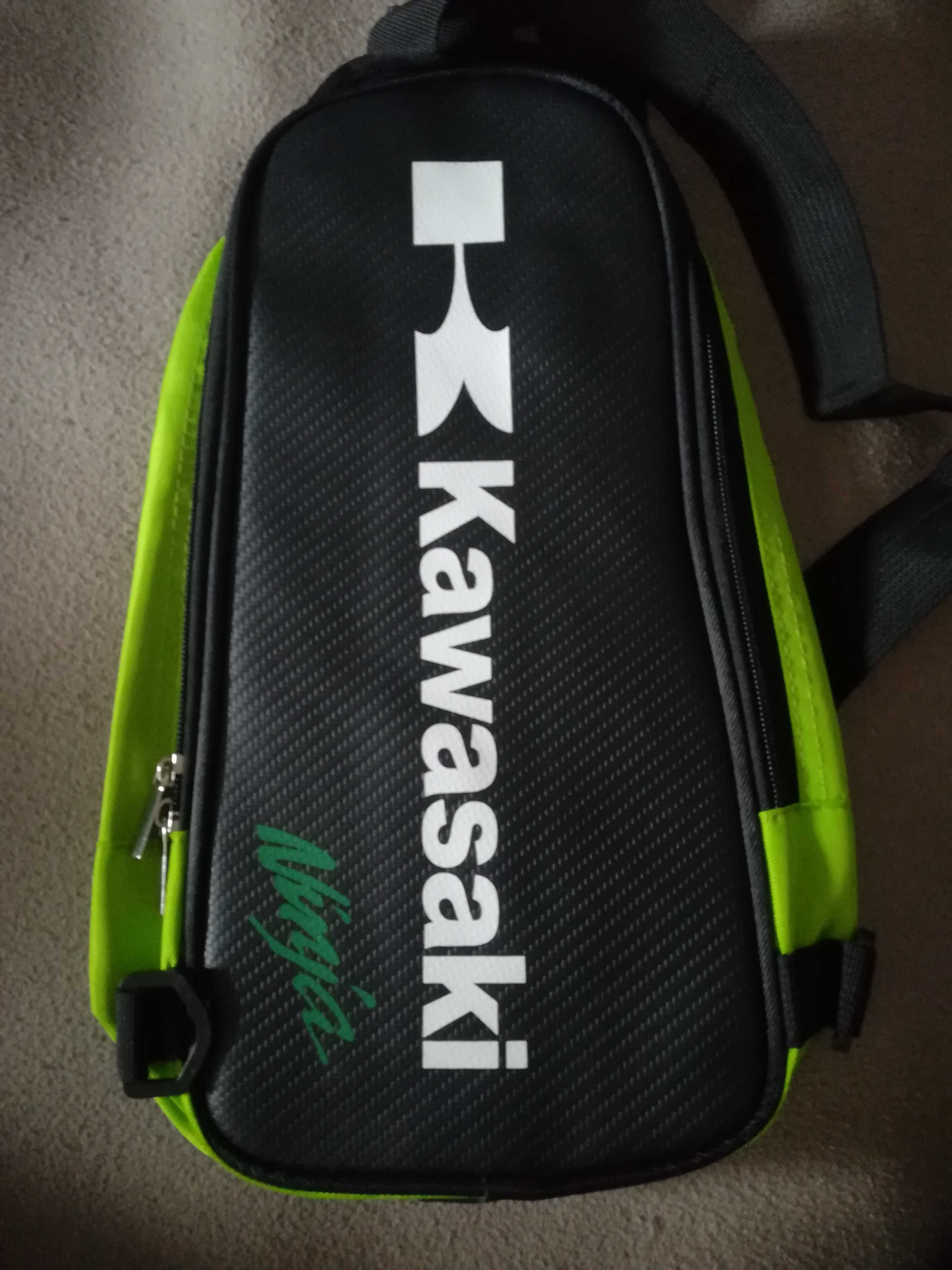 Luvas e Mochila Kawasaki