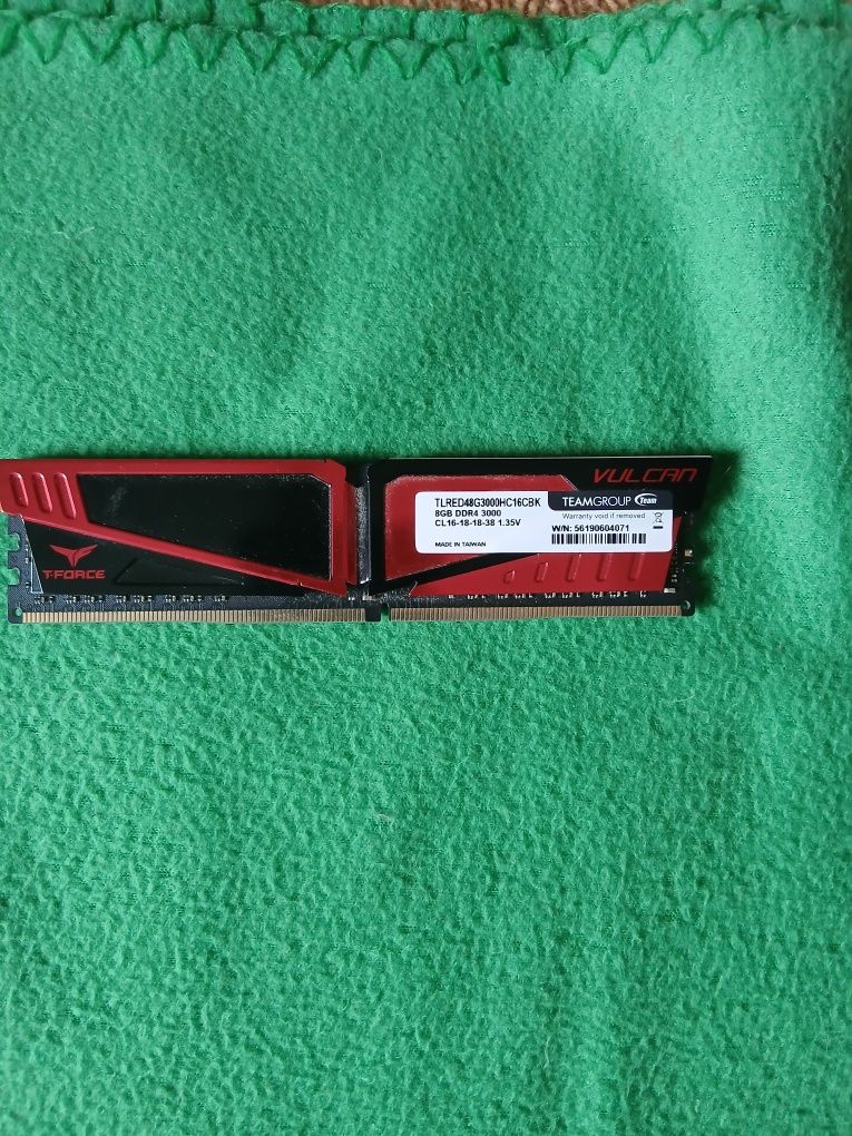 Оперативна пам'ять DDR-4; 8g