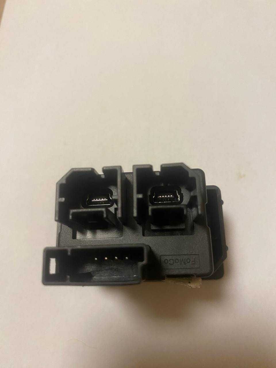 Ford USB Outlet Media Connector Plug GR3T-14F014-AB