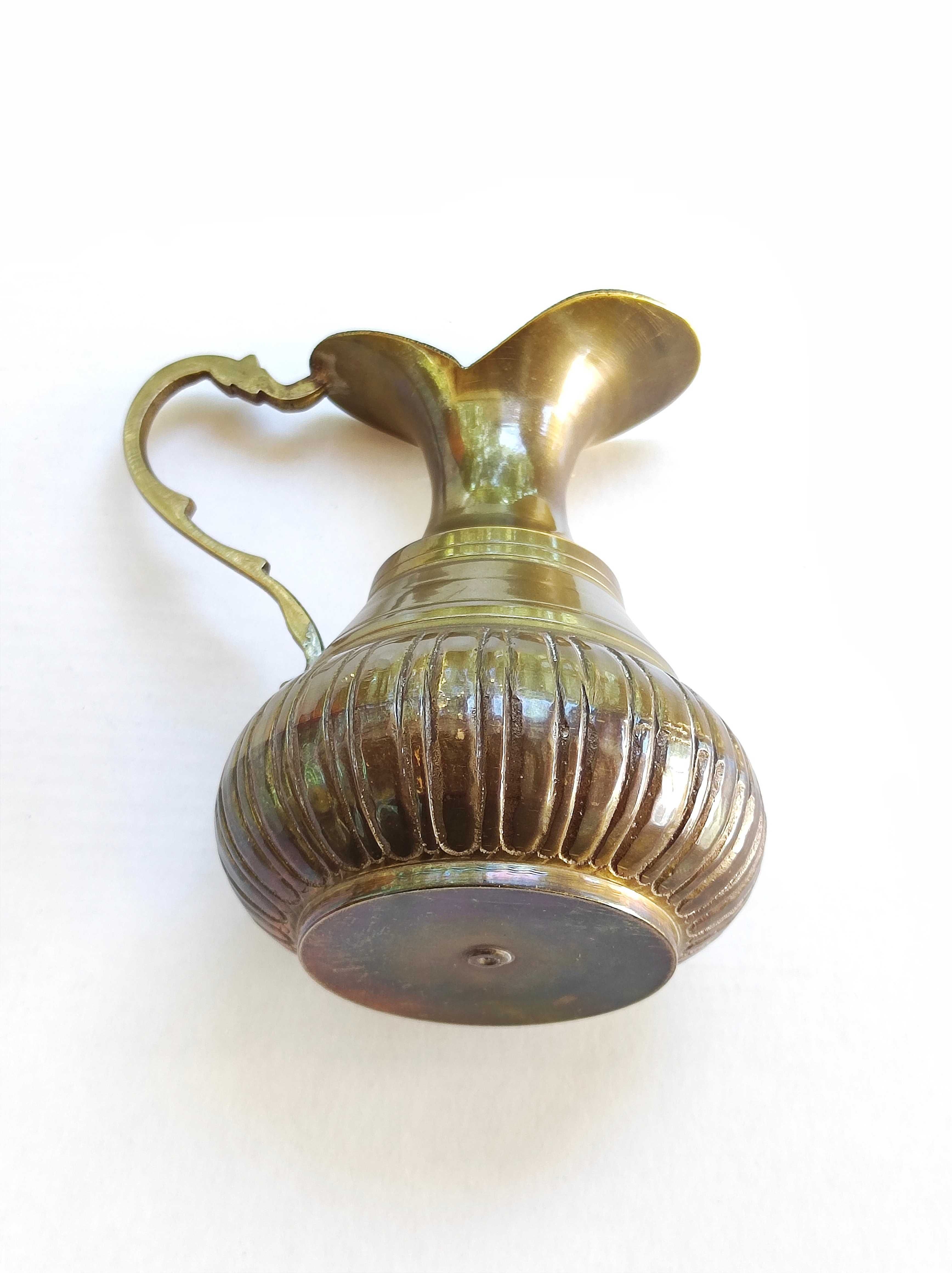 Jarra pequena metal latão anos 60/70