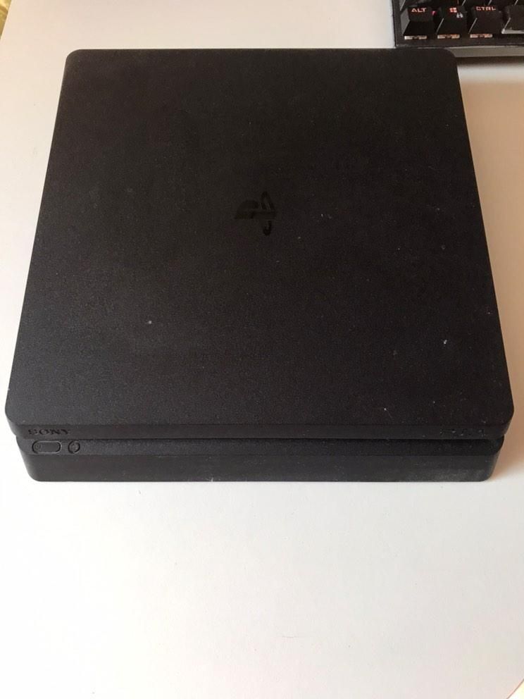 Продам PlayStation 4 на 1TB