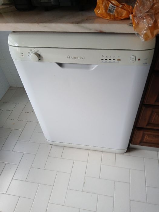 Máquina de lavar loiça avariada