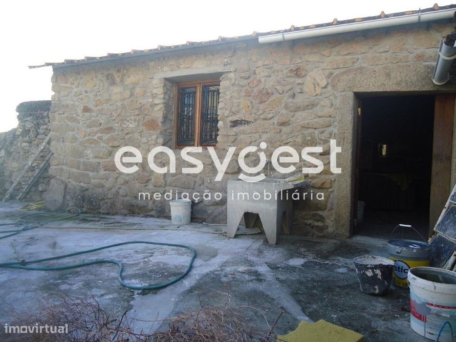 Quintinha rustica tipologia T1 no centro da vila de Alcains