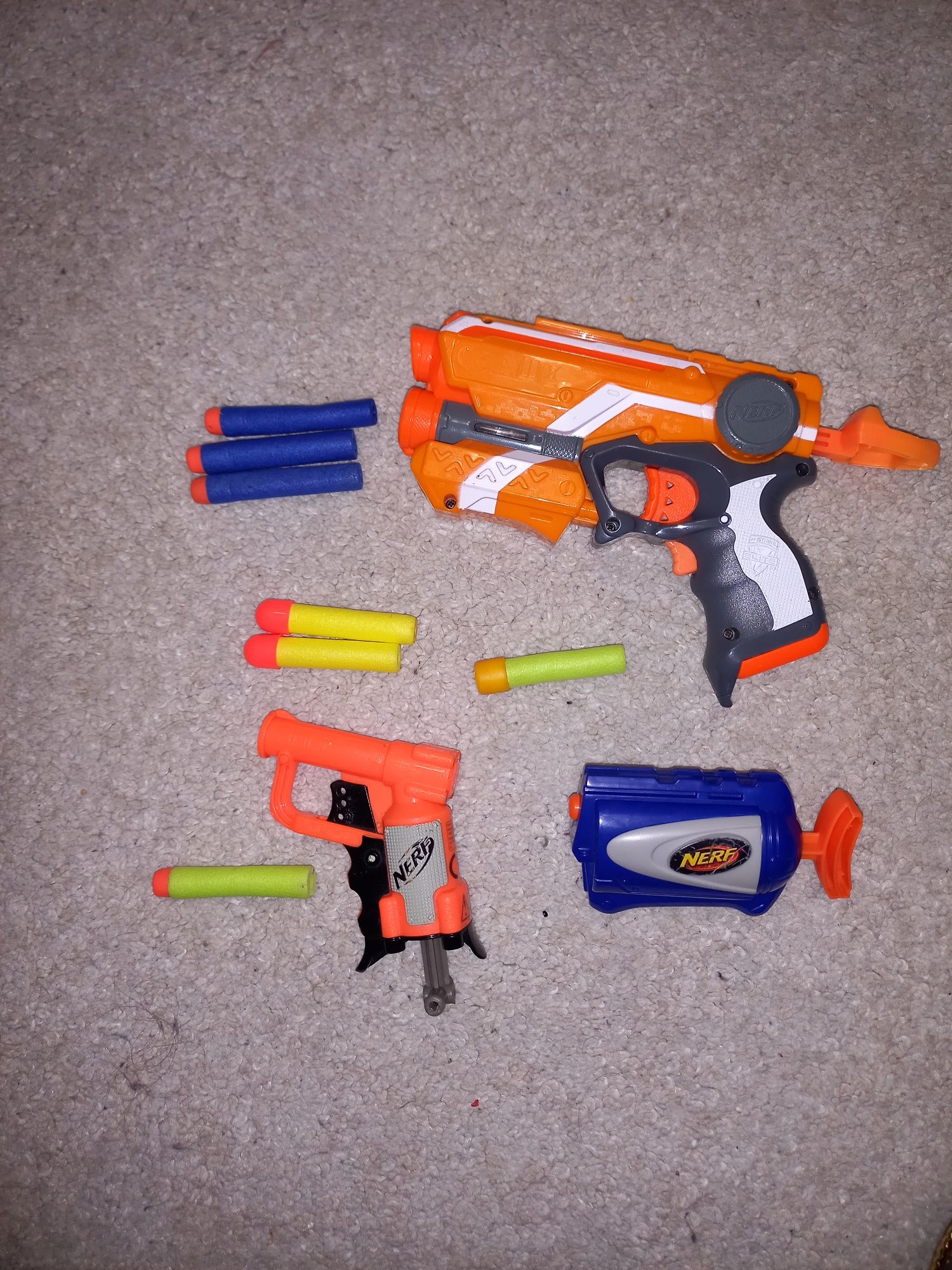 Pistolas Nerf e bisnaga