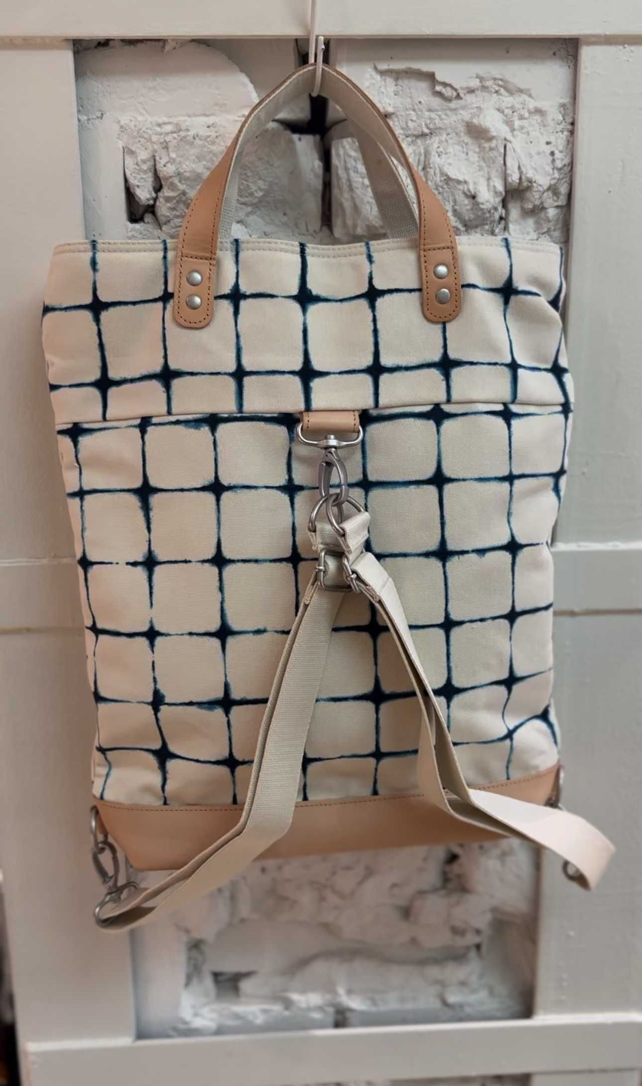 Сумка Eastpak - DENELLE Shibori Square