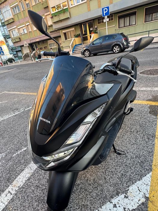 Mota PCX 2021 bem conservada