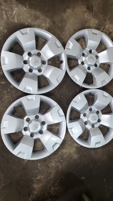 Колпаки на диски Toyota Hilux 8