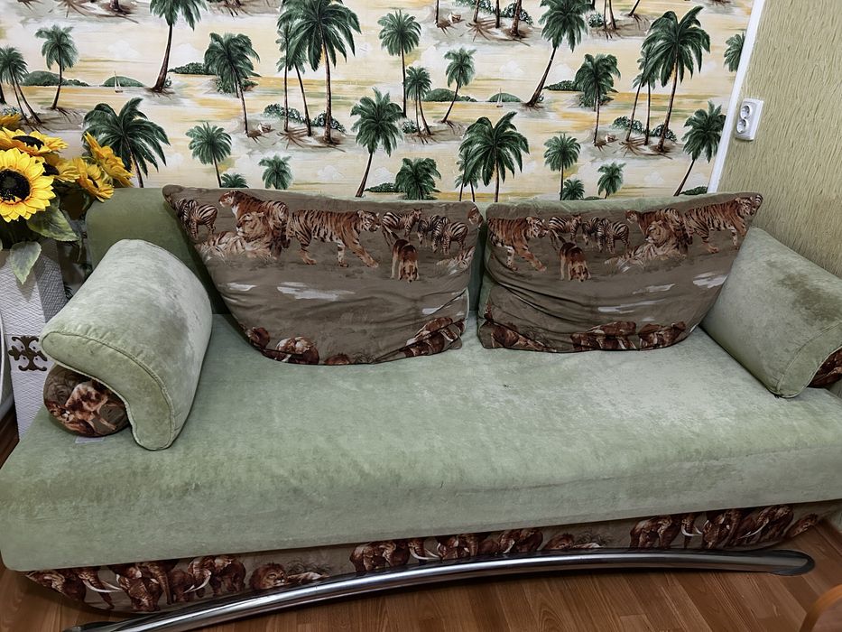 Старий диван на перетяжку