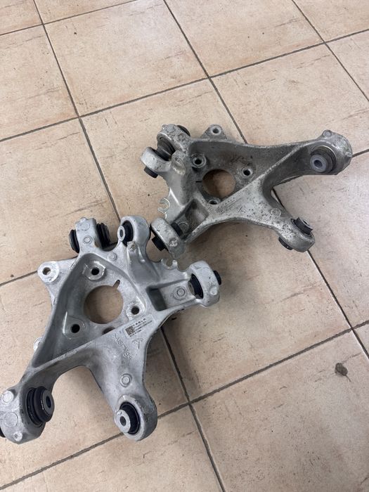 Задний поворотный кулак цапфа tesla model 3