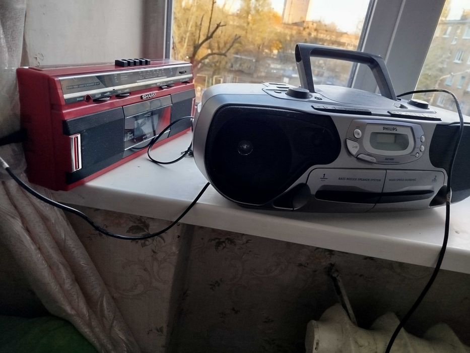 2 магнітофона Шарп та Філіпс