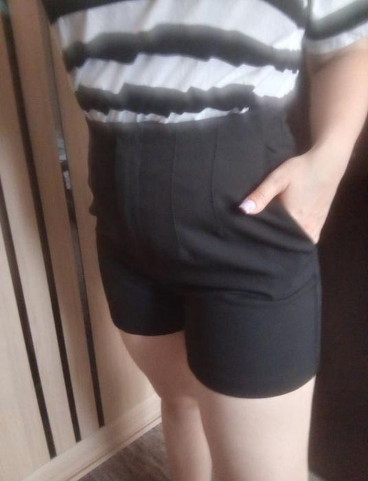 Шорти жіночі''AMISU'' чорні, тканина , м'яка брючна з карманами,