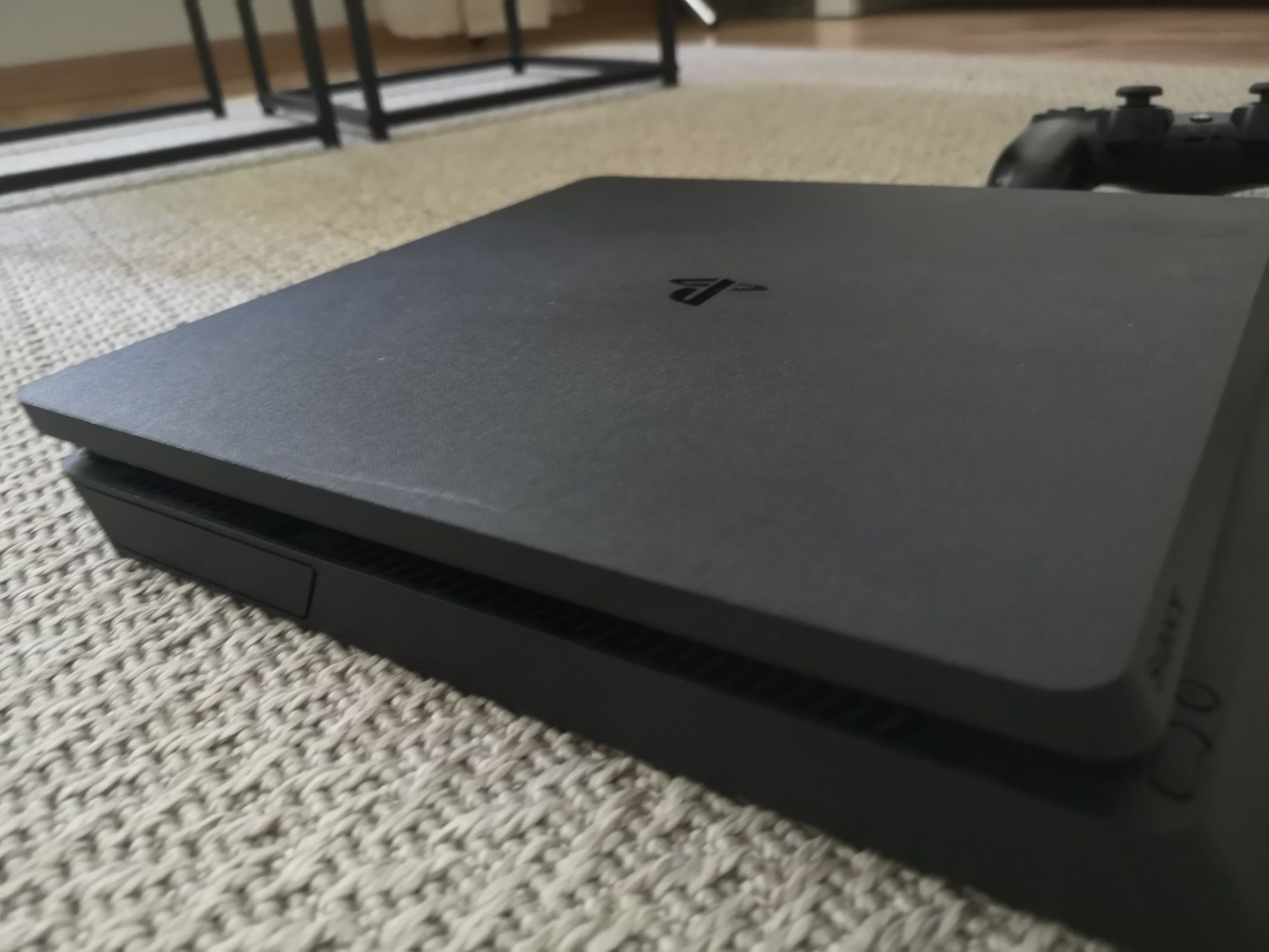 Konsola ps4 playstation 4