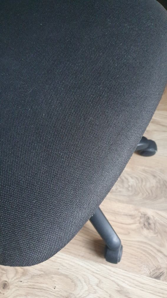 Fotel biurowy obrotowy czarny krzesło