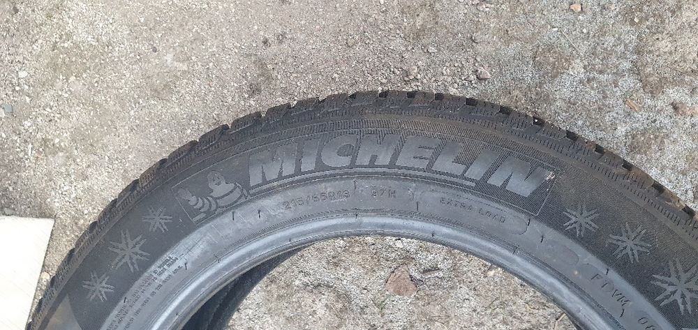 Зимові шини 215 55R16