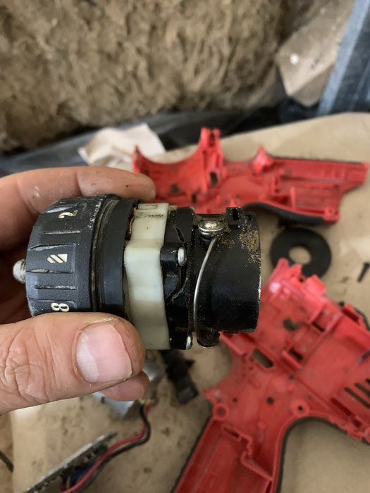 Шуруповерт Milwaukke на запчастини.