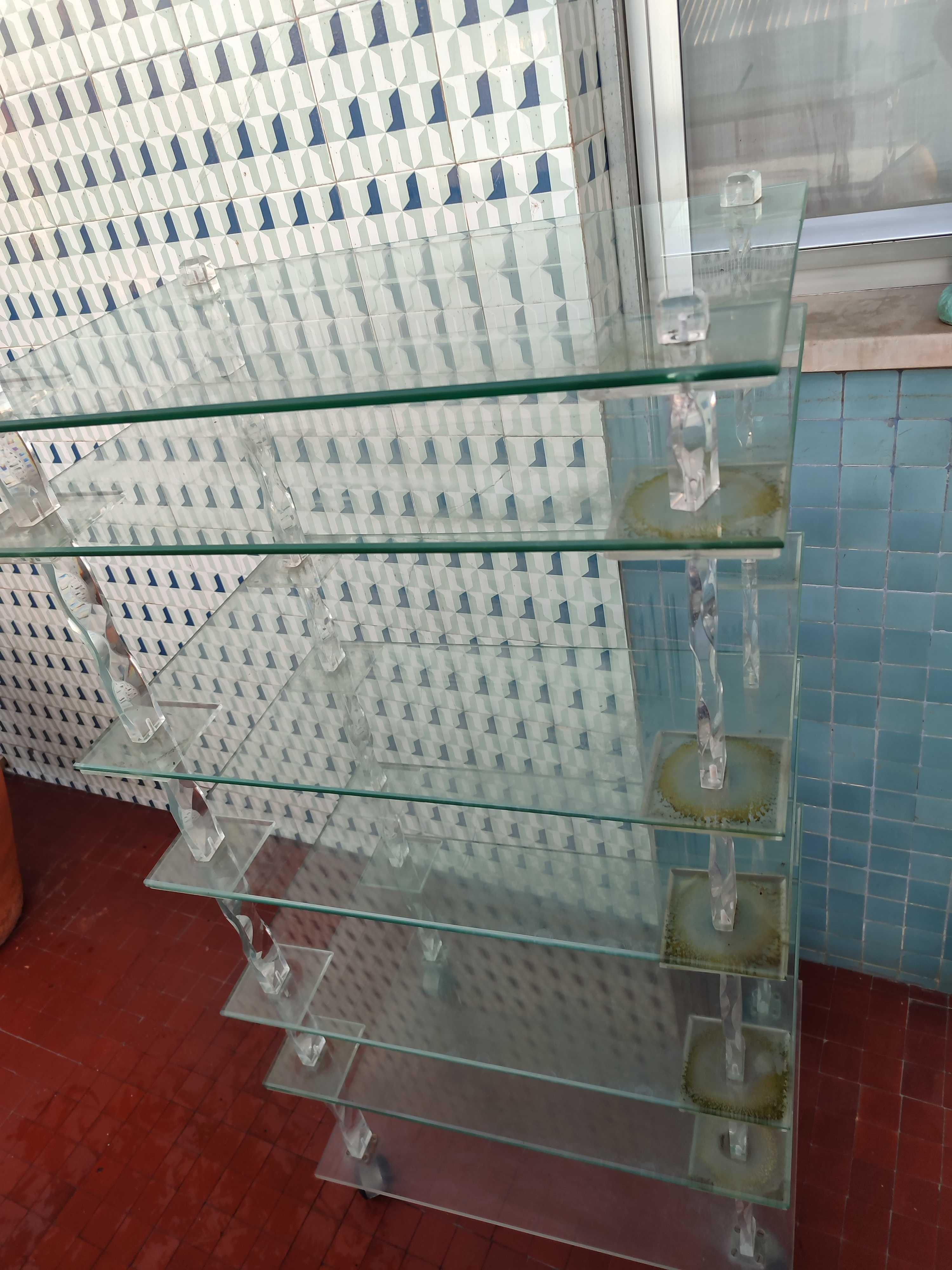 Estante de vidro com acrílico