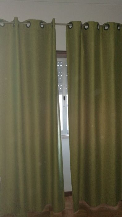 Cortinados verdes opacos para quarto ou sala