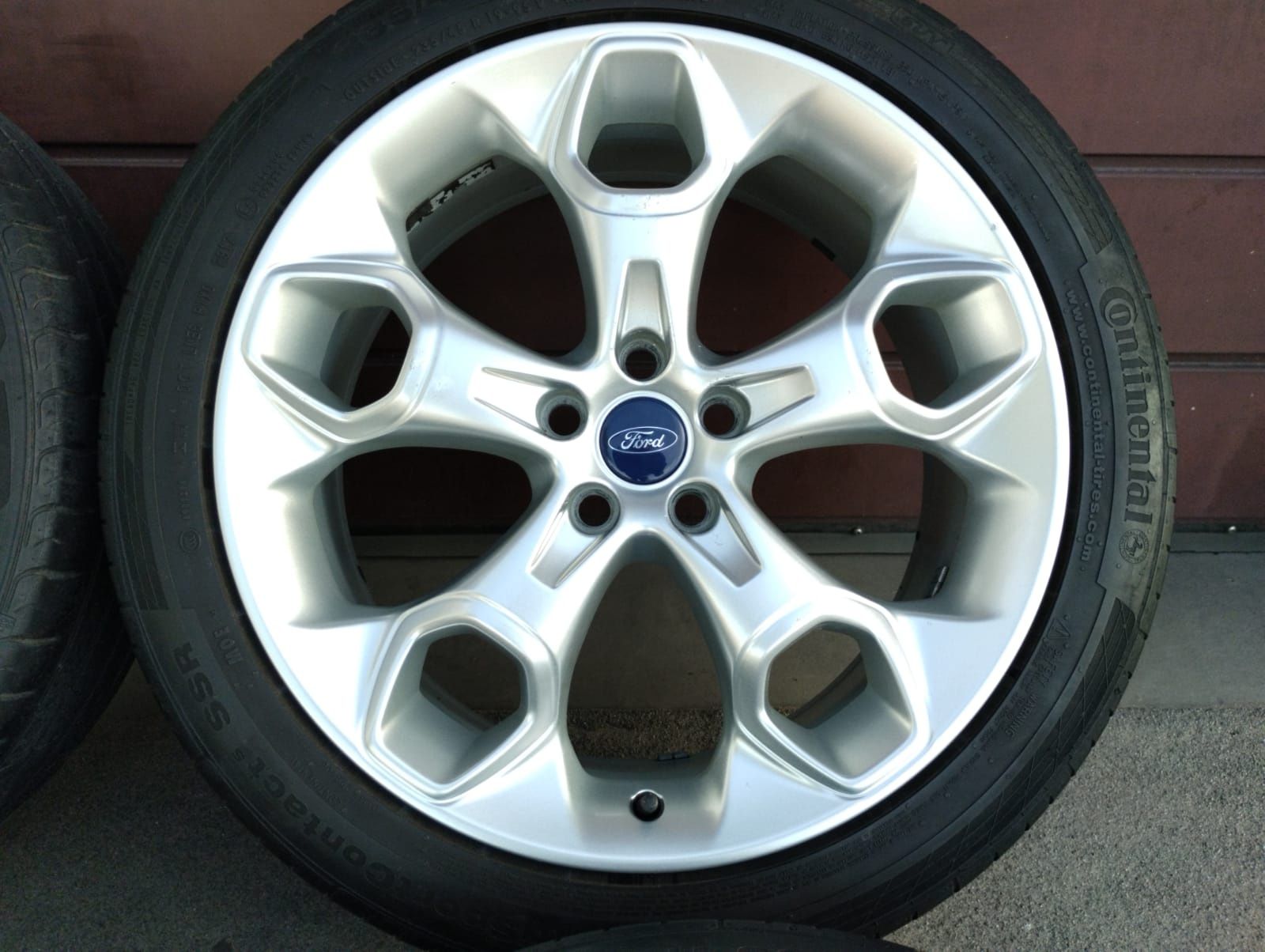 Koła 19 Felgi Ford Kuga 235/45/19 Galaxy S-Max 5x108 8jx19 ET52,5