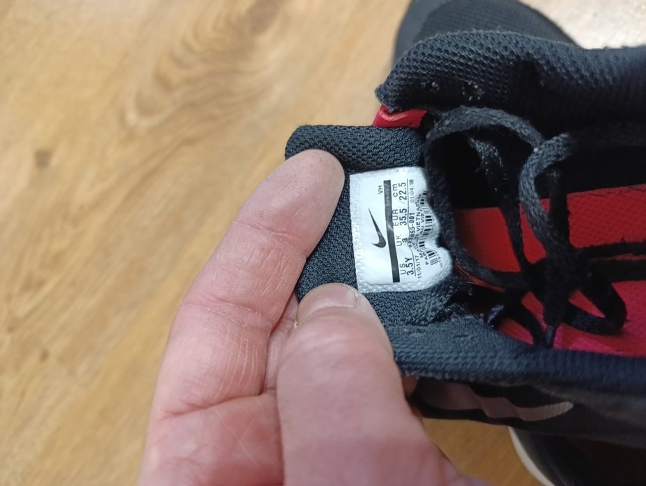 Продам фірмові кросівки Nike