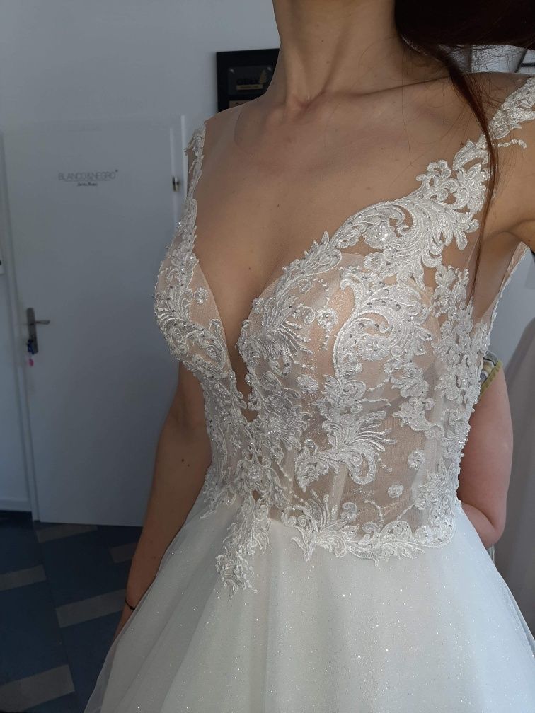 Piękna suknia ślubna 2020 szyta na miarę, przez projektana księżniczka