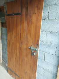 Drzwi drewniane na pióro