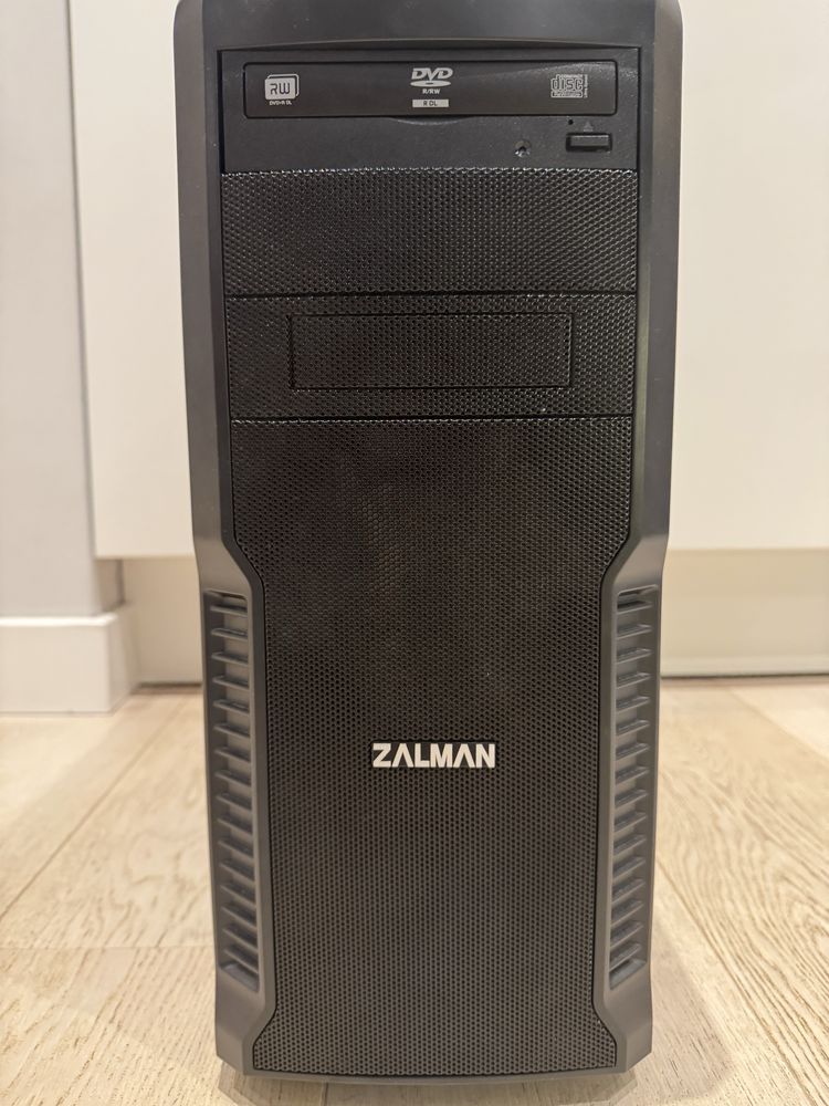Komputer stacjonarny (i5-7600k, gtx 1060 6GB, 16GB RAM)