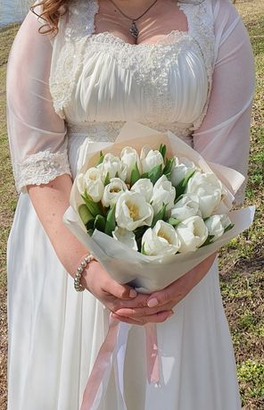Весільне плаття яйворі
