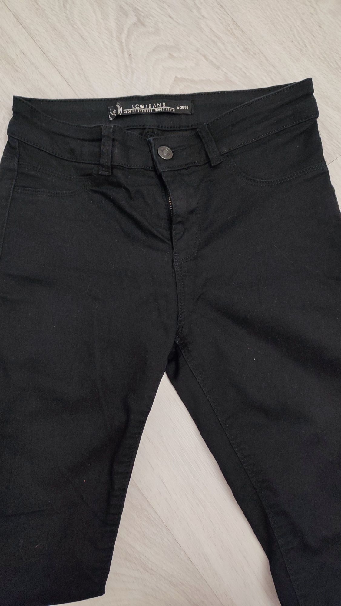 Czarne spodnie jeansowe dżinsy rurki skinny