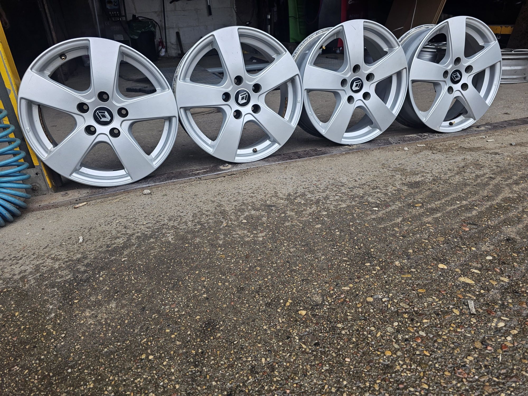 Felgi Aluminiowe Renault Trafic R16 5x114.3-ET46-6.5J