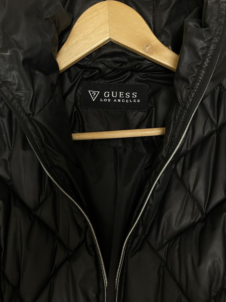 Guess пуховик в чорному кольорі!