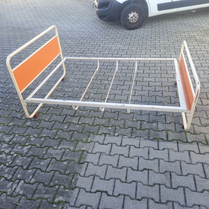 Cama ferro antiga tal como está