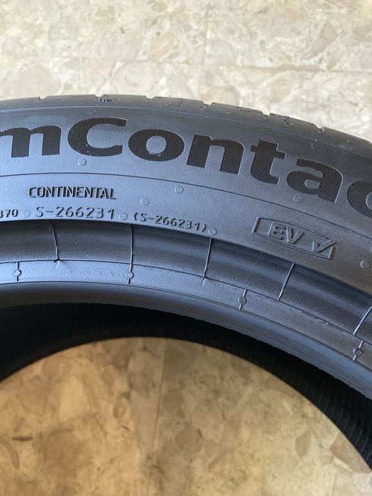 275 40 R18 Continental Pneus