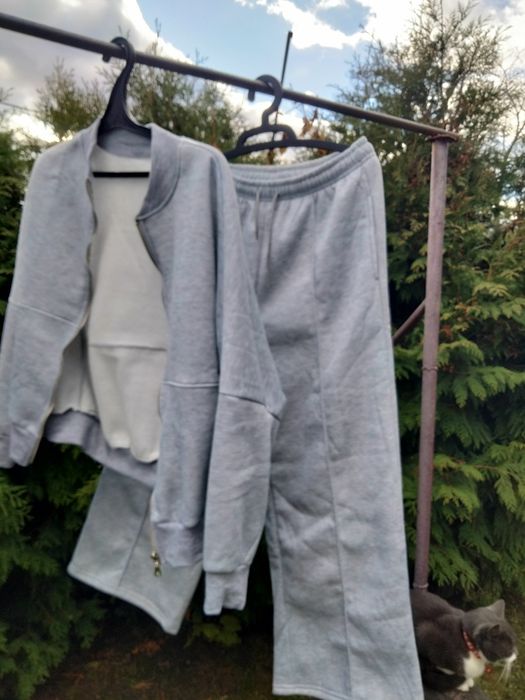 Жіночий костюм розмір M