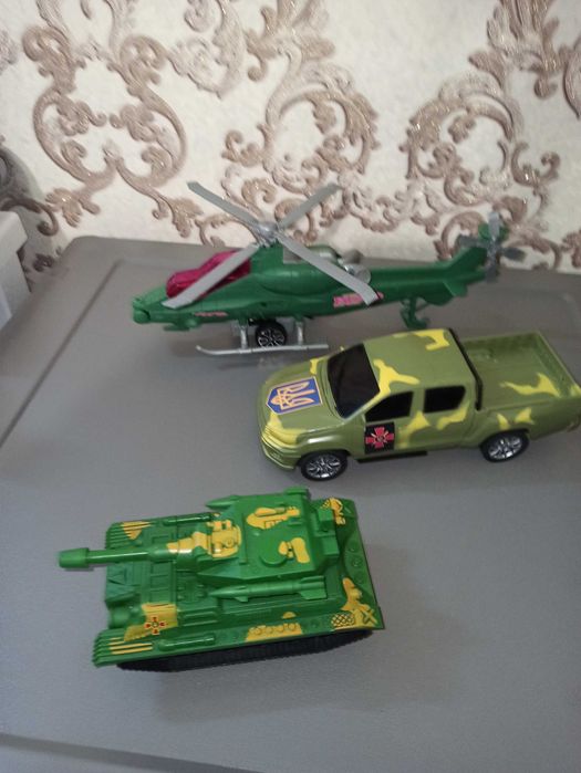 Военная техника ИГРУШКИ - 3 шт. -цена за все 220 грн.