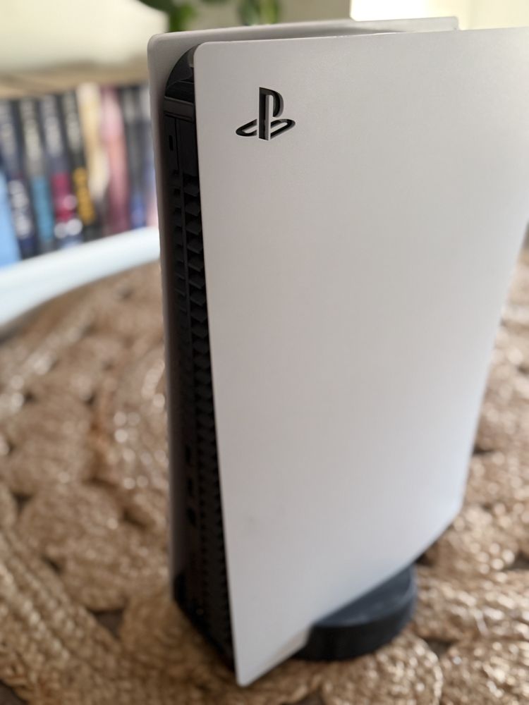 PS5 Konsola PlayStation 5 z napędem + gra Farming Simulator 2025