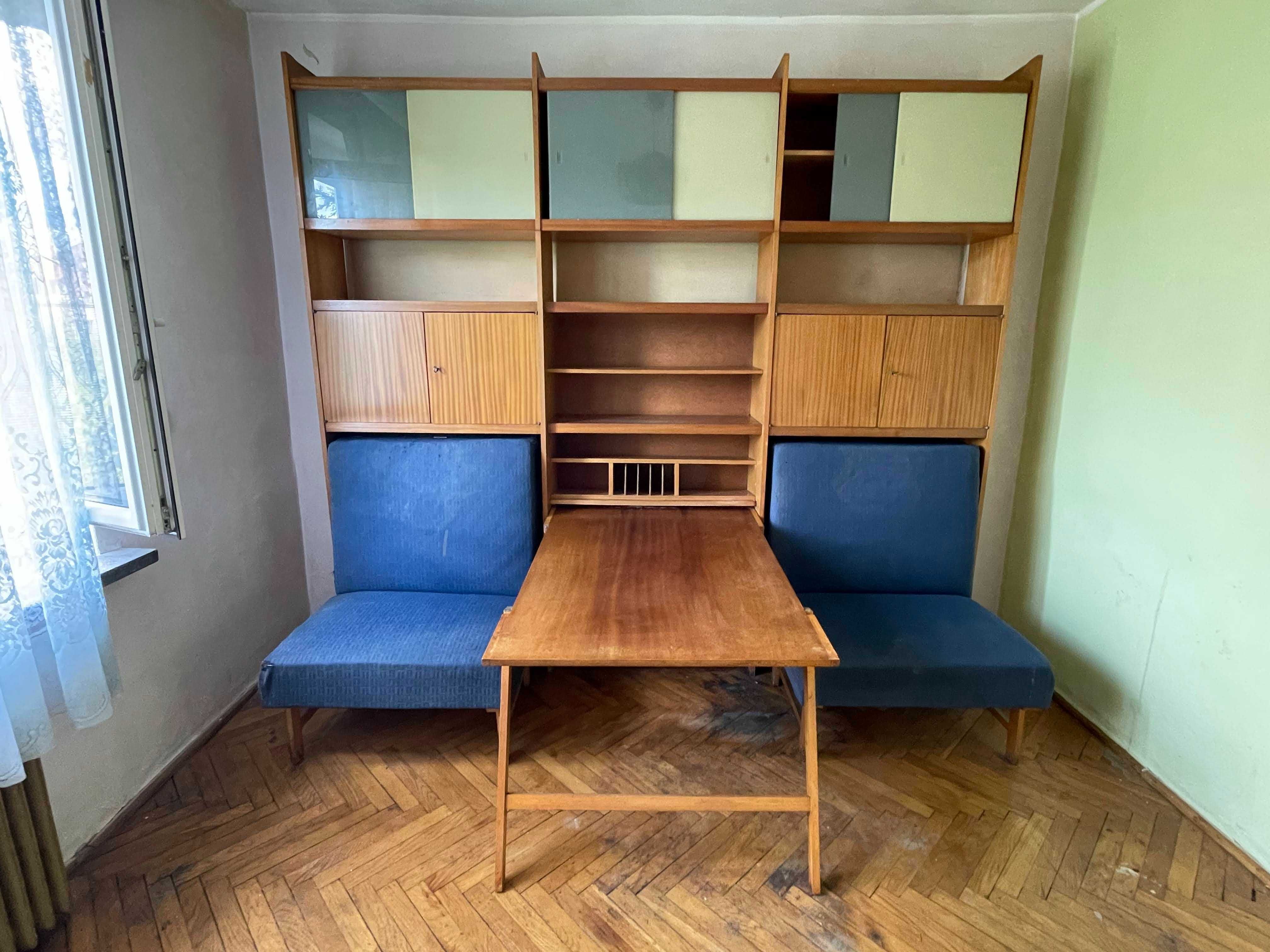 meblościanka "Kowalskich" z tapczanami PRL