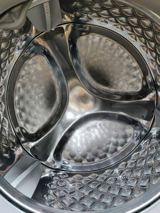 Пральна машина AEG™ EXCLUSIVE 9000 Series з парою. Made in Italy.