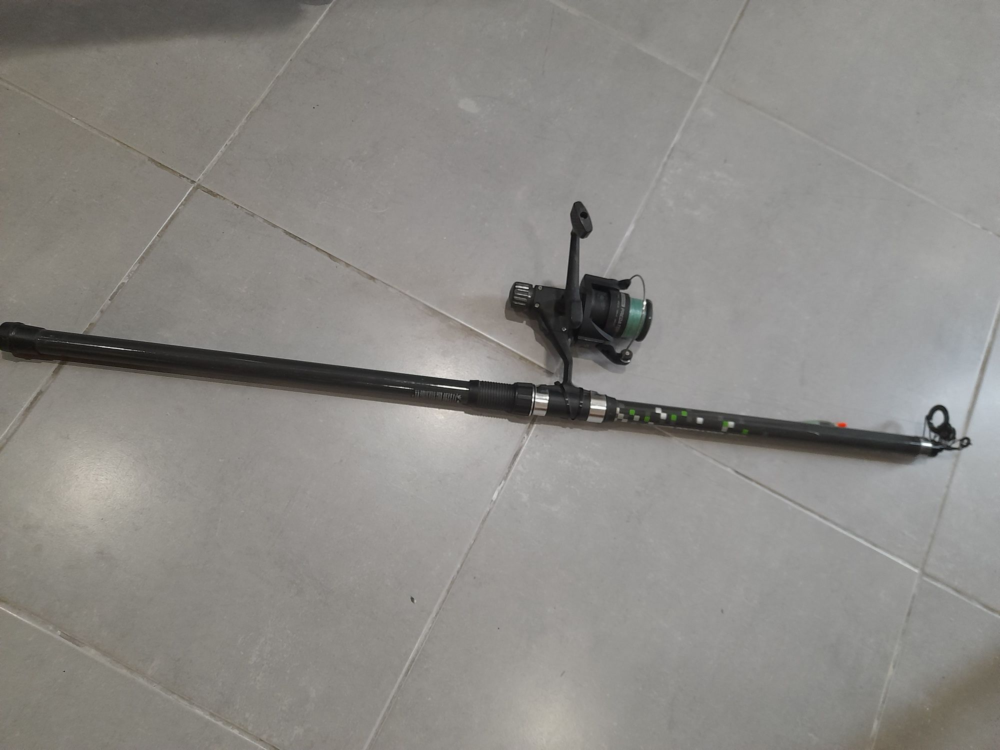Duas canas de pesca