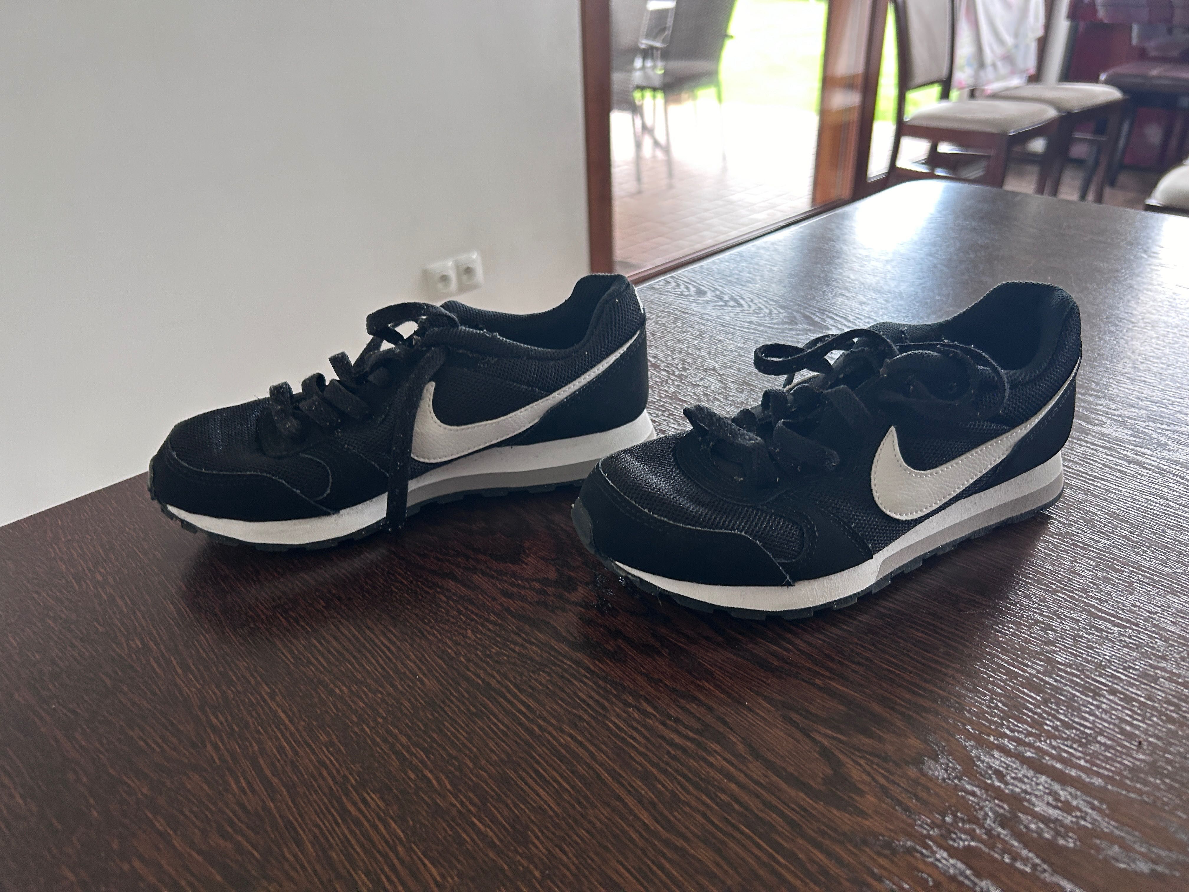 Buty sportowe NIKE rozmiar 35,5