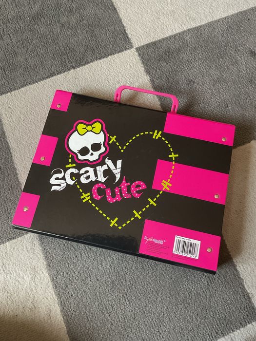 Twarda teczka z rączką a4 Monster High