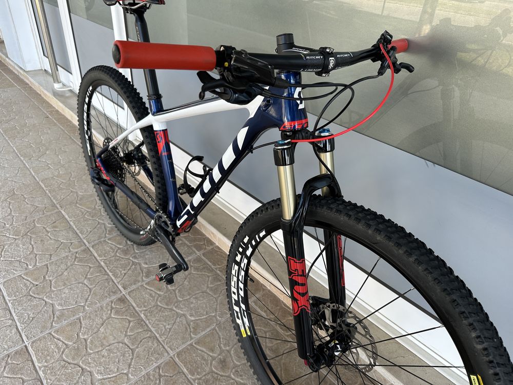 Bicicleta Scott 29 - Carbono - Bem equipada