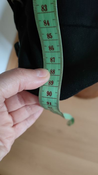 Vestido gótico com capuz e atilhos