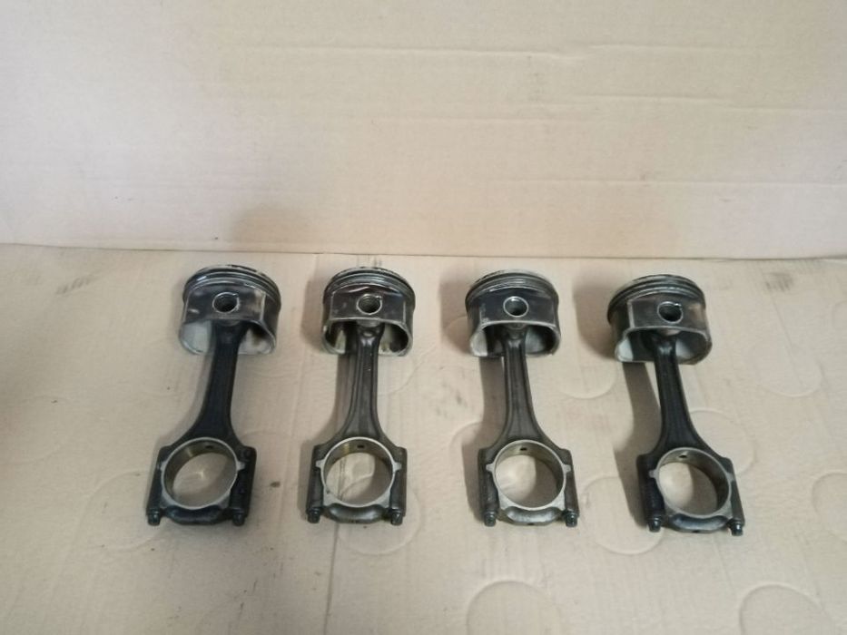 Tłok z korbowodem passat b5 lift 1.8T